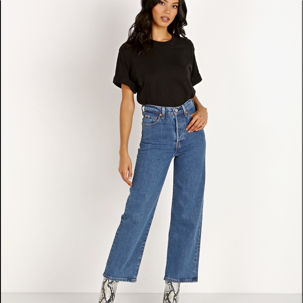 🌾LEVI’S RIBCAGE STRAIGHT JEANS MEDIUM WASH 28 W 29L